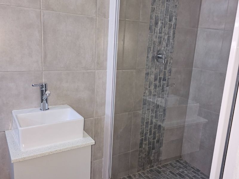 Lovely Modern 3 Bedroom Apartment - Photo 10