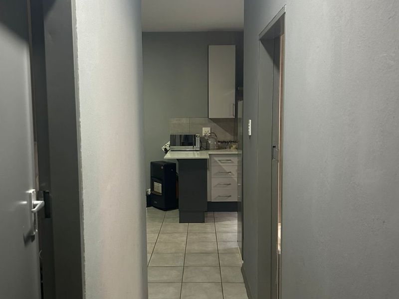 Lovely Modern 3 Bedroom Apartment - Photo 7