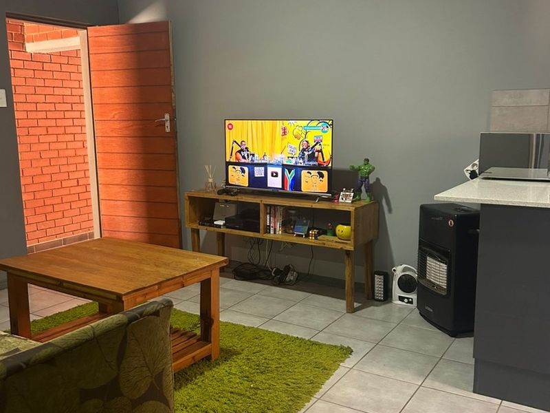 Lovely Modern 3 Bedroom Apartment - Photo 5