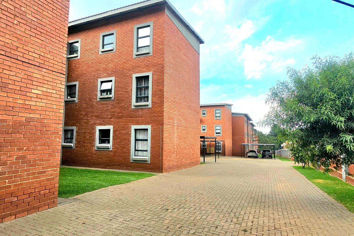 Lovely Modern 3 Bedroom Apartment - Photo 3