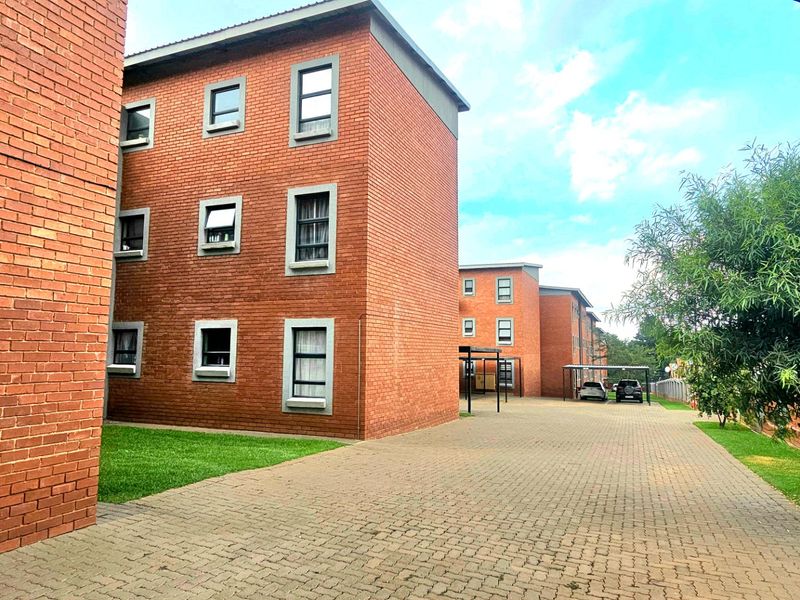 Lovely Modern 3 Bedroom Apartment - Photo 3