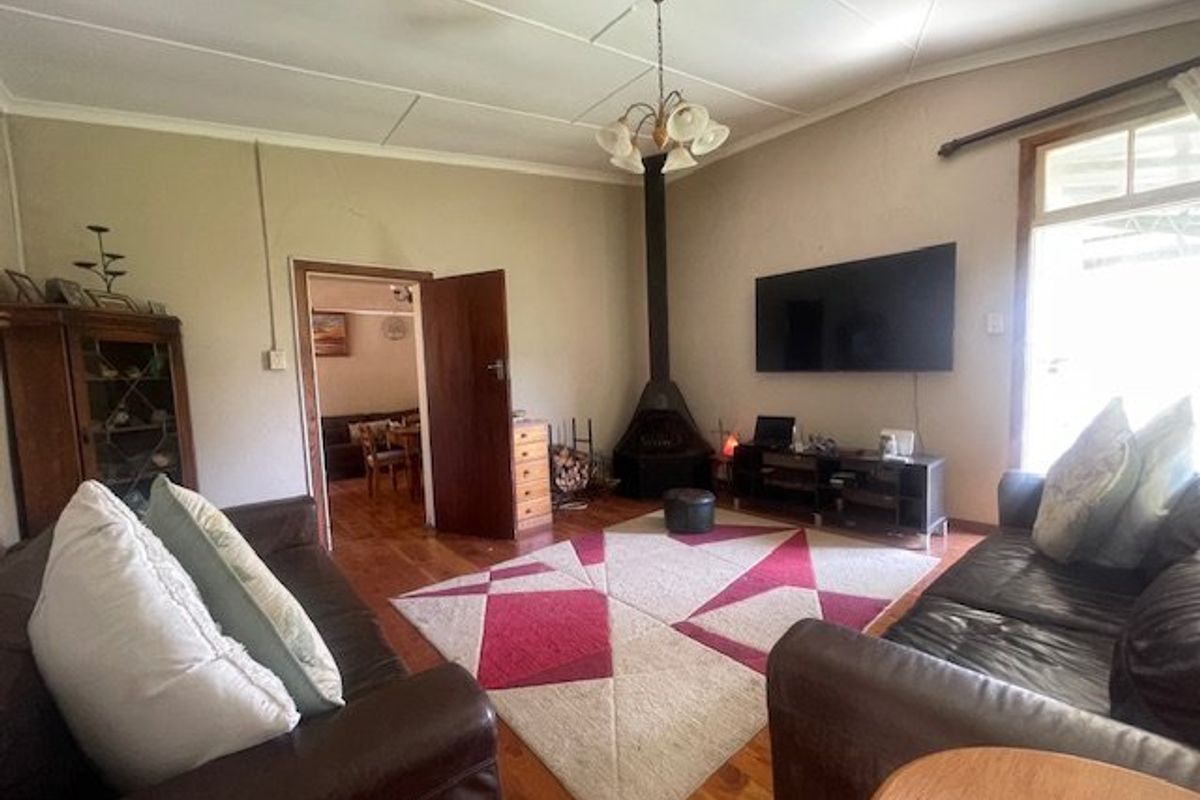 Hidden Gem, Great Potential, Well Maintained Family Home with Rental Income Generation- Boyd Road, Prestbury, Pietermaritzburg - Photo 2