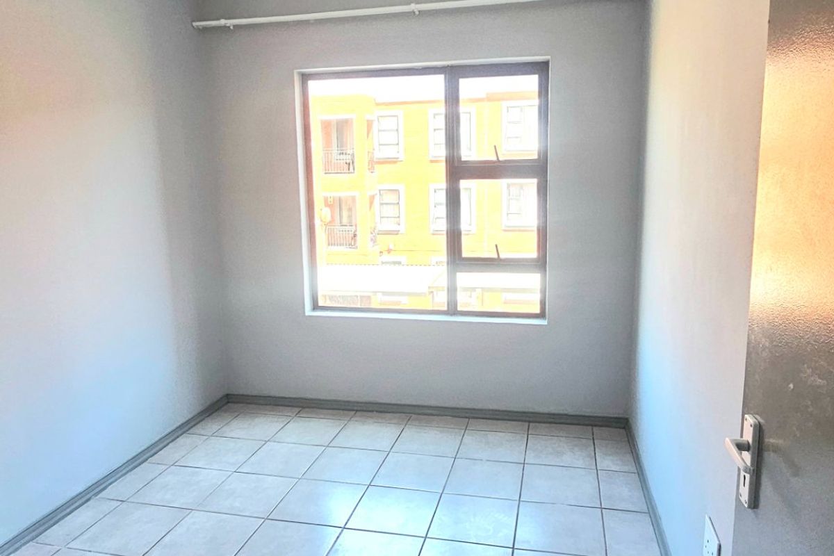 Lovely Modern 3 Bedroom Apartment - Photo 5