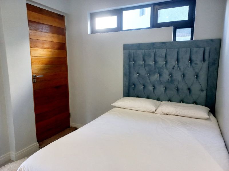 4 Bed Luxury Townhouse - Photo 4