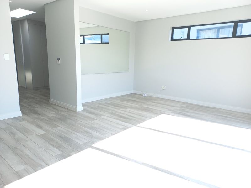 4 Bed Luxury Townhouse - Photo 9