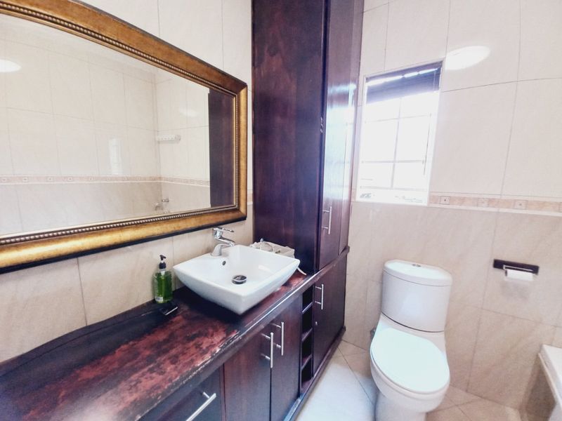 This neat and cozy ground-floor townhouse offers secure, low-maintenance living in the popular Eden Terrace complex. - Photo 10