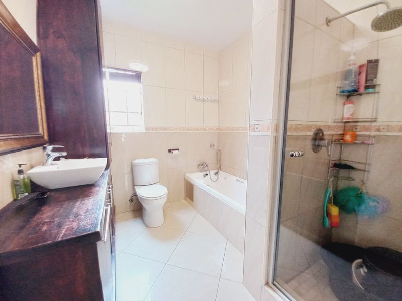 This neat and cozy ground-floor townhouse offers secure, low-maintenance living in the popular Eden Terrace complex. - Photo 9