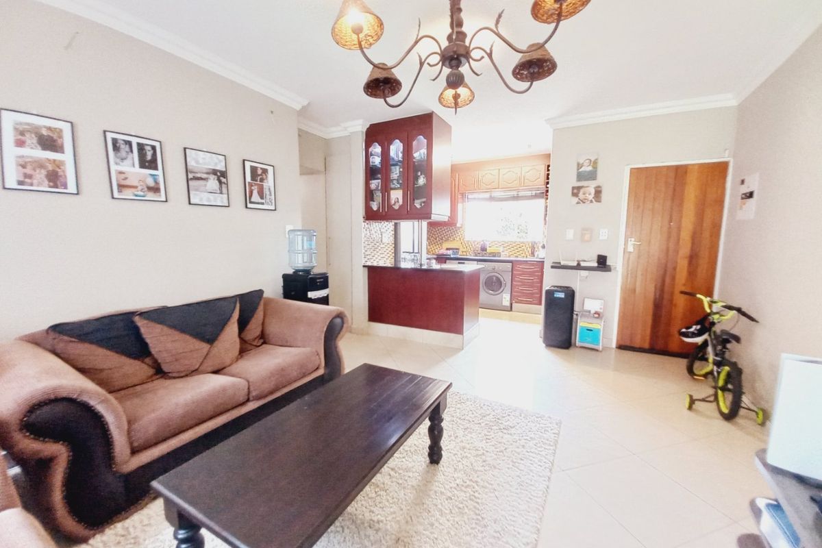 This neat and cozy ground-floor townhouse offers secure, low-maintenance living in the popular Eden Terrace complex. - Photo 5