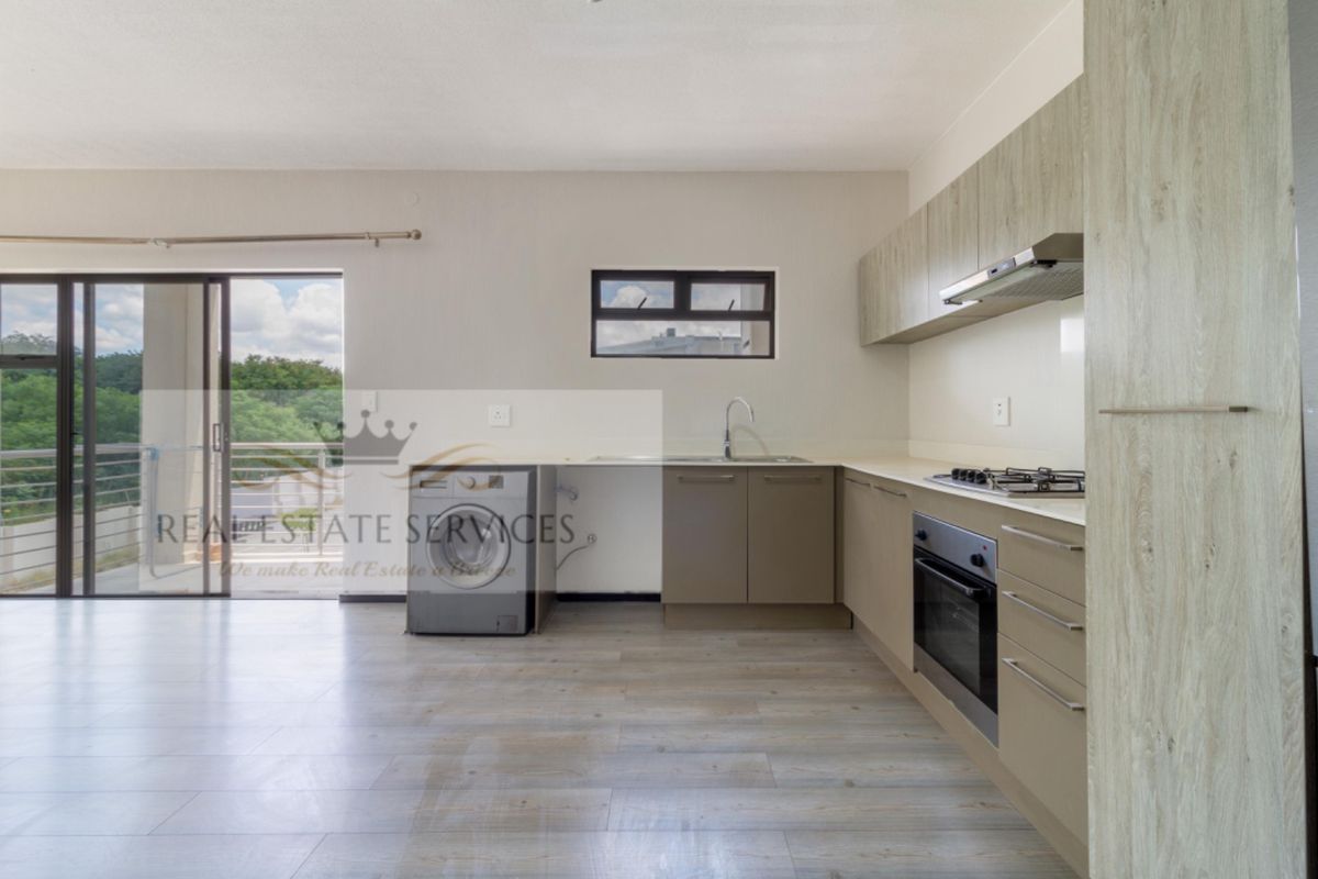 3 BEDROOM PENTHOUSE IN BROADACRES  - Photo 3