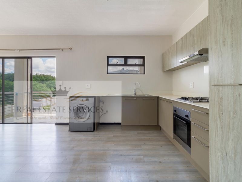 3 BEDROOM PENTHOUSE IN BROADACRES  - Photo 3