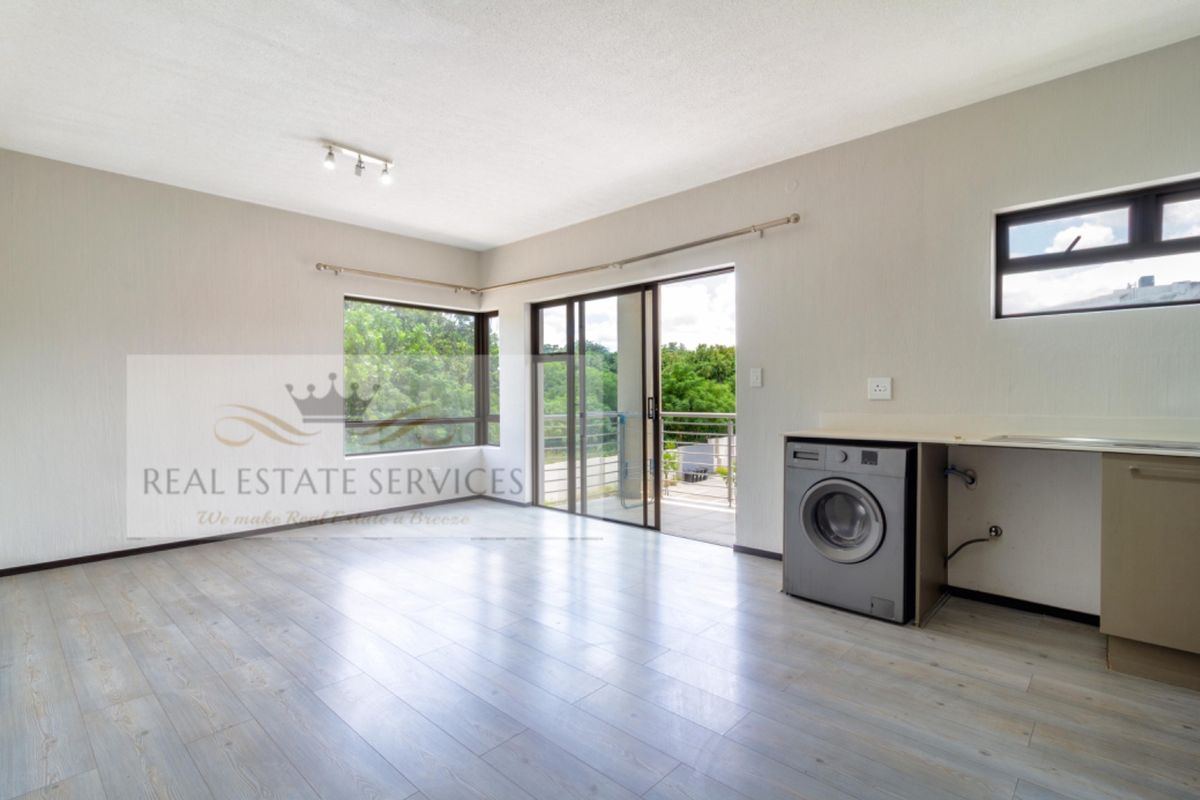 3 BEDROOM PENTHOUSE IN BROADACRES  - Photo 5