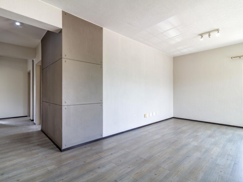 3 BEDROOM PENTHOUSE IN BROADACRES  - Photo 9