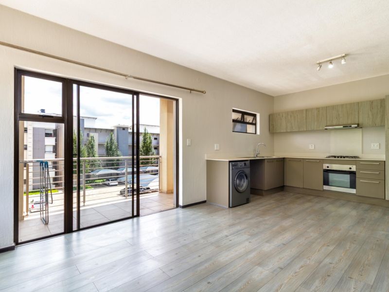 3 BEDROOM PENTHOUSE IN BROADACRES  - Photo 7