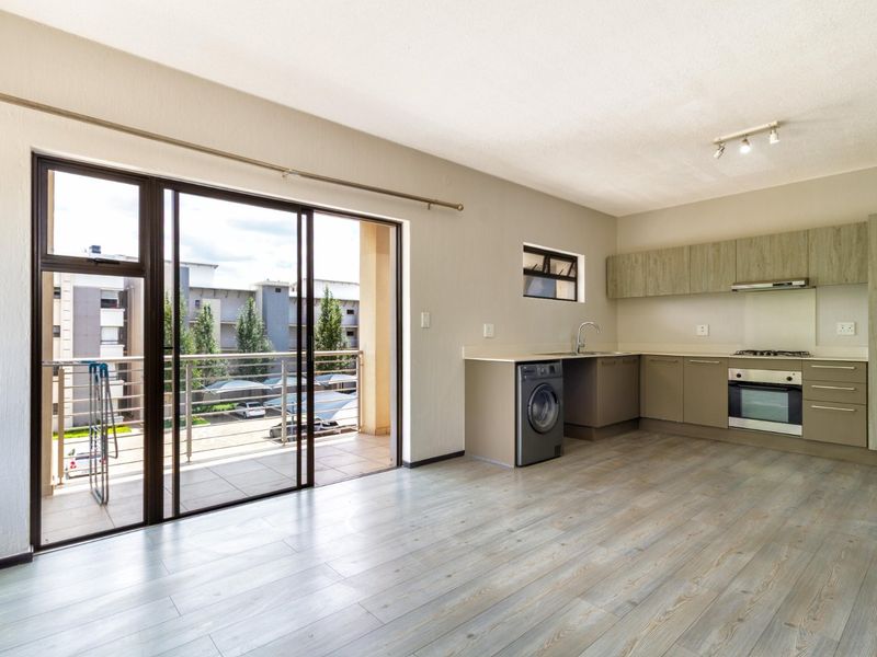 3 BEDROOM PENTHOUSE IN BROADACRES  - Photo 5