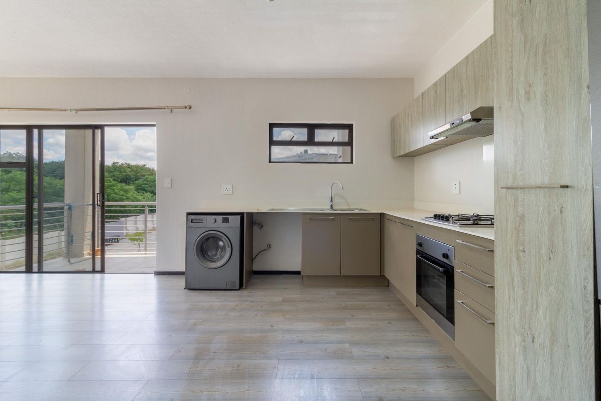 3 BEDROOM PENTHOUSE IN BROADACRES  - Photo 2