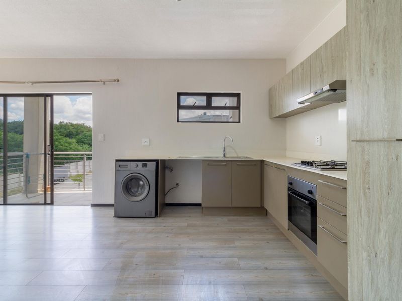 3 BEDROOM PENTHOUSE IN BROADACRES  - Photo 2