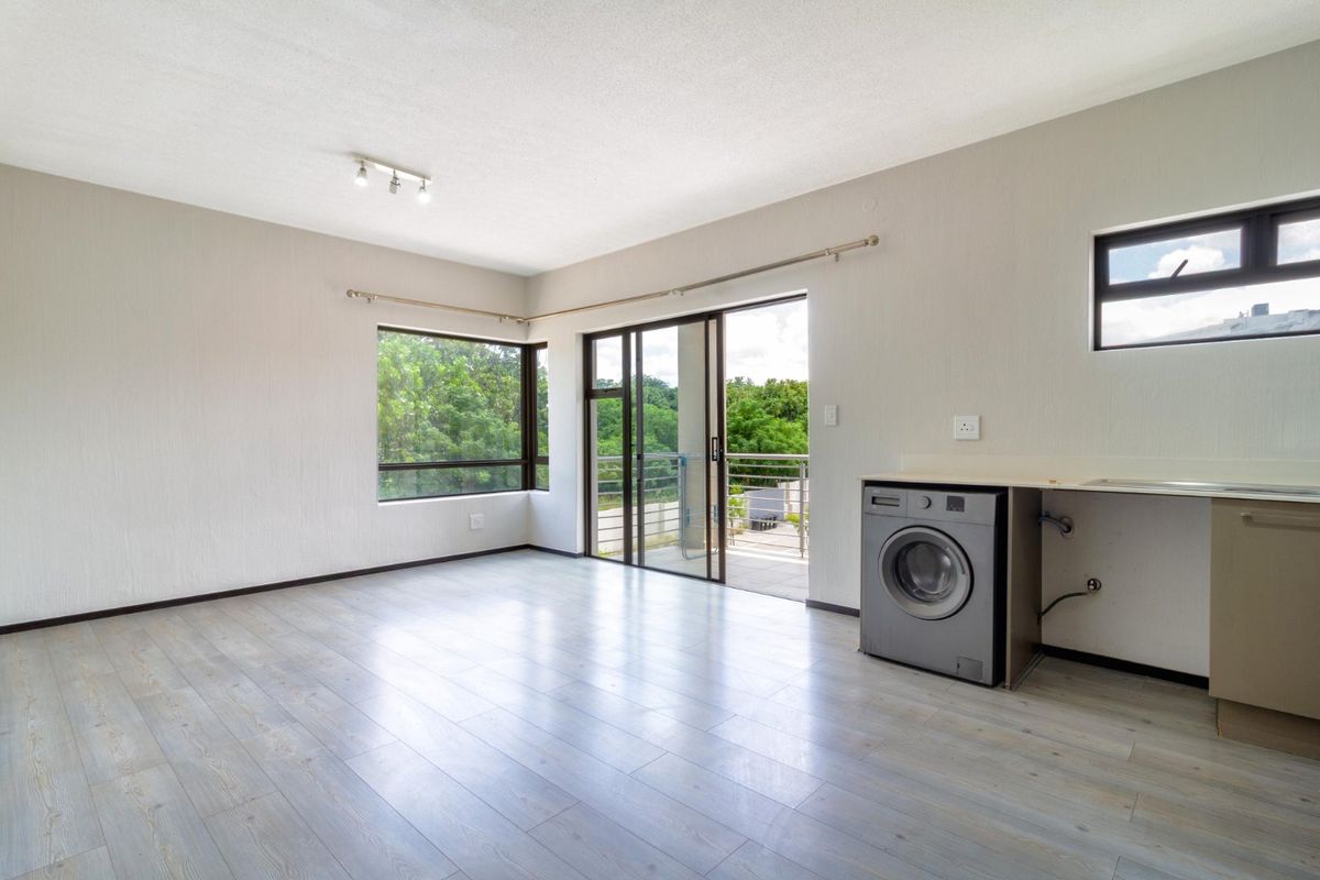 3 BEDROOM PENTHOUSE IN BROADACRES  - Photo 4