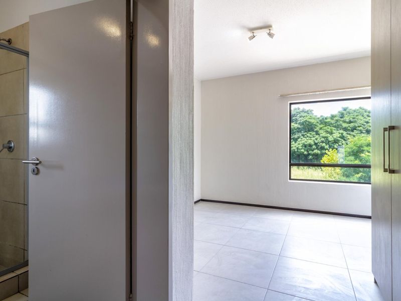 3 BEDROOM PENTHOUSE IN BROADACRES  - Photo 9