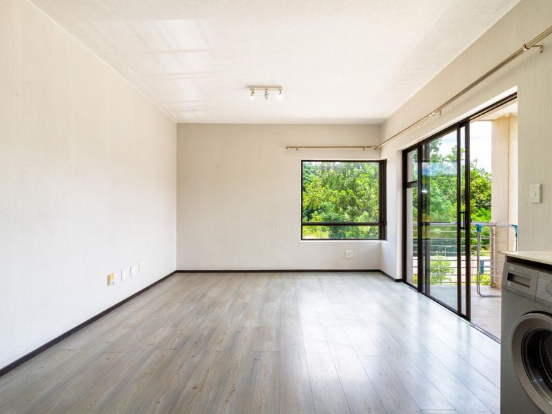 3 BEDROOM PENTHOUSE IN BROADACRES  - Photo 7