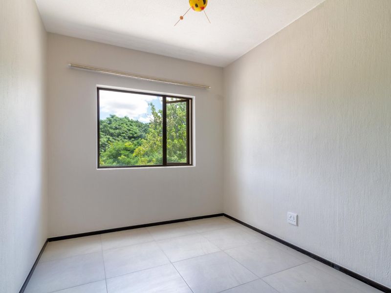3 BEDROOM PENTHOUSE IN BROADACRES  - Photo 8