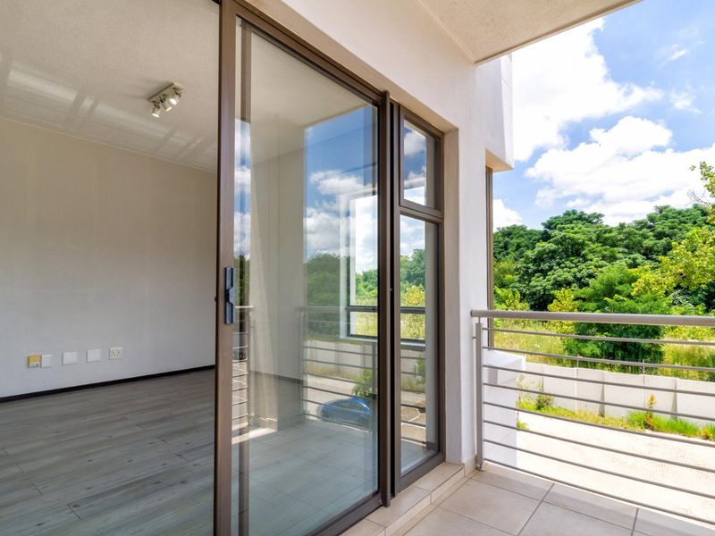 3 BEDROOM PENTHOUSE IN BROADACRES  - Photo 6