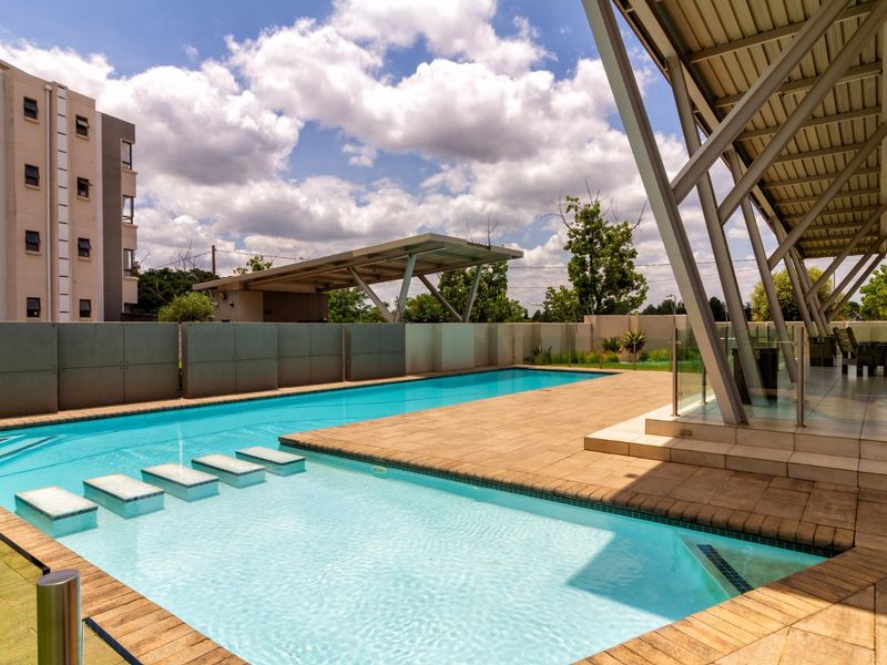 3 BEDROOM PENTHOUSE IN BROADACRES  - Photo 1