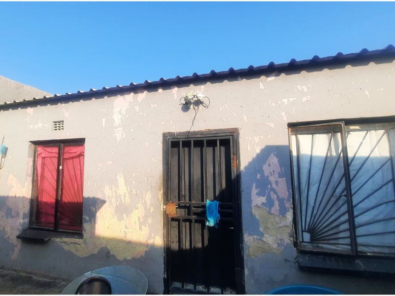 Income-Generating 3-Bedroom Property with 3 Outside Rooms - Photo 3