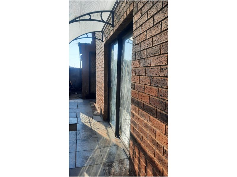 Income-Generating 3-Bedroom Property with 3 Outside Rooms - Photo 4