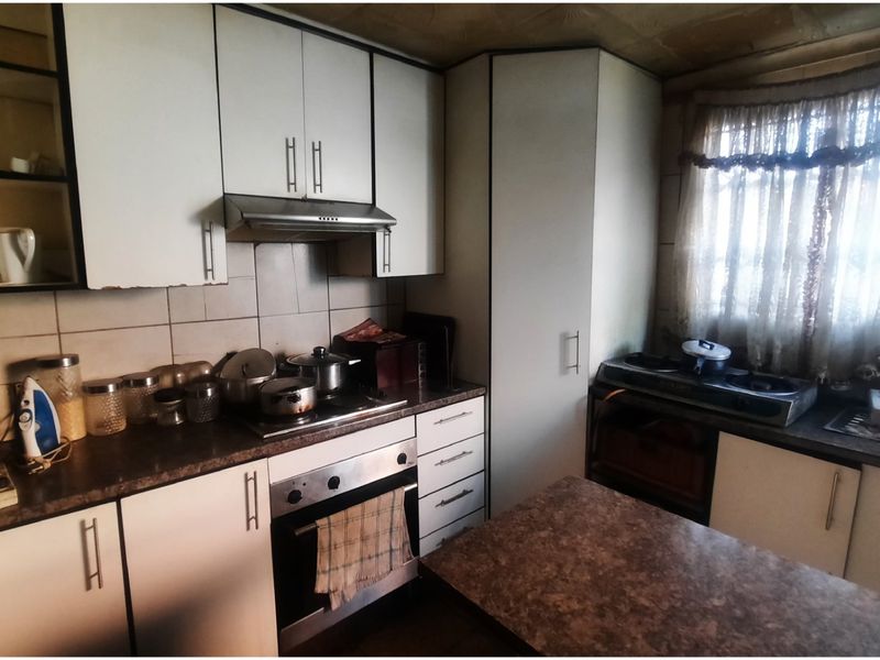 Income-Generating 3-Bedroom Property with 3 Outside Rooms - Photo 8