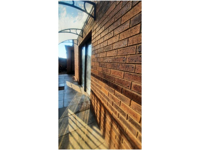 Income-Generating 3-Bedroom Property with 3 Outside Rooms - Photo 6