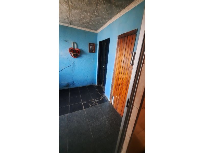 Income-Generating 3-Bedroom Property with 3 Outside Rooms - Photo 3