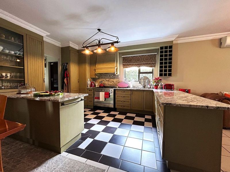 Elegant 4 bed Single-Level Living in Midlands Estate - Photo 6