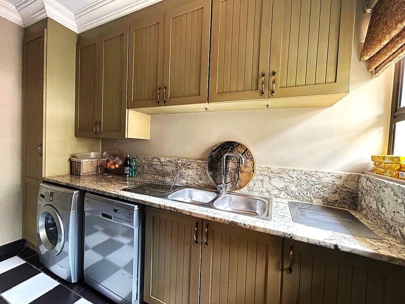 Elegant 4 bed Single-Level Living in Midlands Estate - Photo 9