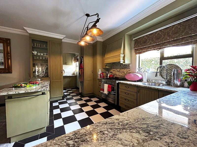 Elegant 4 bed Single-Level Living in Midlands Estate - Photo 7
