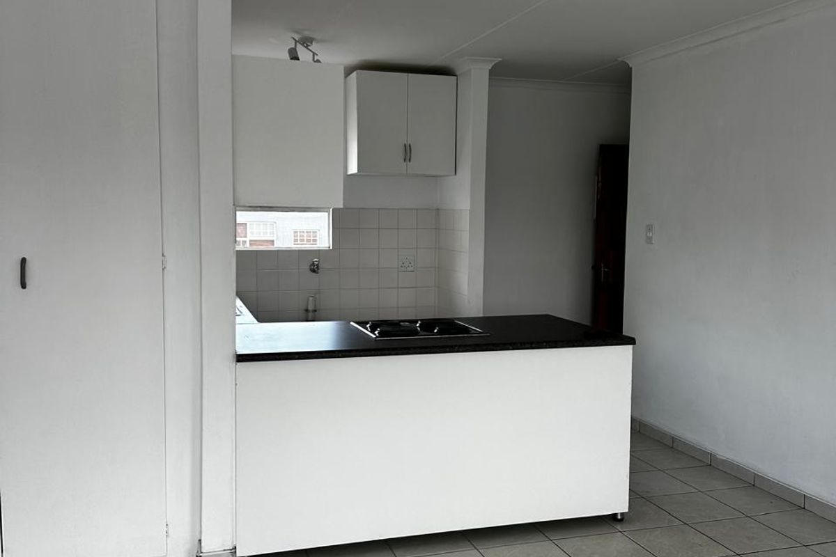 2 bedroom  Apartment for sale in Allan Manor, Mondeor - Photo 5