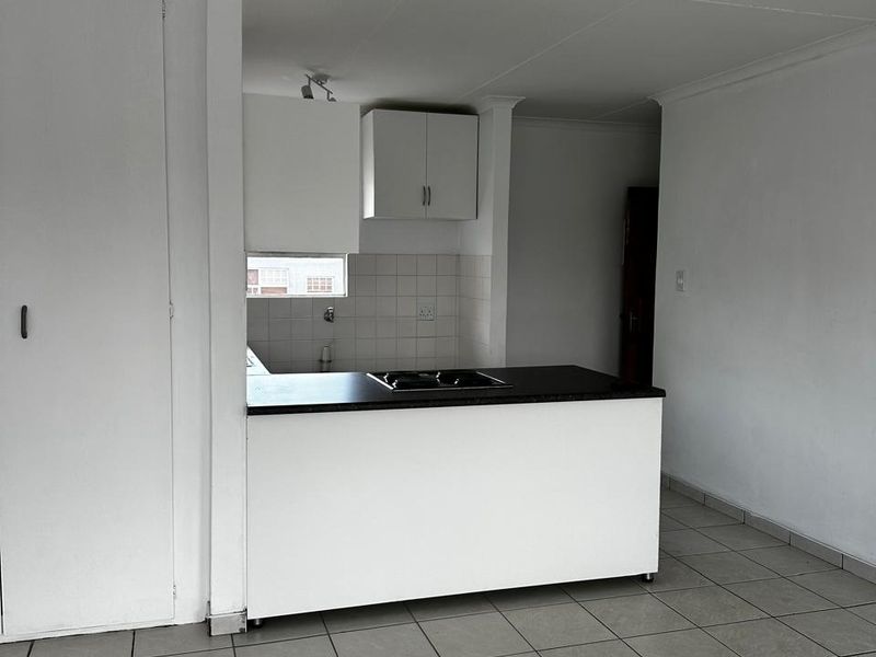 2 bedroom  Apartment for sale in Allan Manor, Mondeor - Photo 5