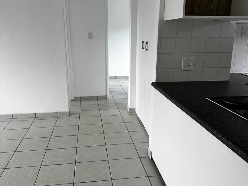 2 bedroom  Apartment for sale in Allan Manor, Mondeor - Photo 6