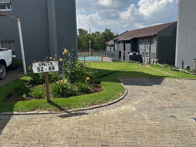 2 bedroom  Apartment for sale in Allan Manor, Mondeor - Photo 3