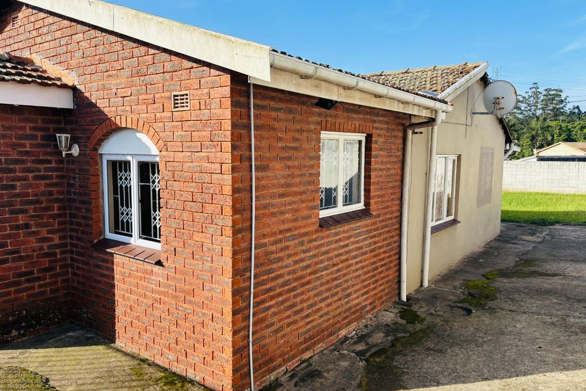 PRICE REDUCED | Warm and Welcoming Starter Home in Havenside - Photo 3