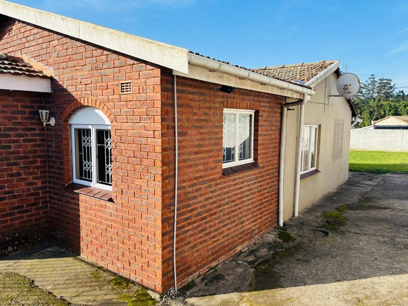 PRICE REDUCED | Warm and Welcoming Starter Home in Havenside - Photo 3