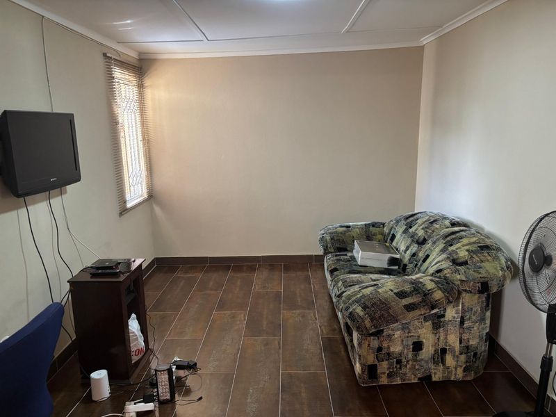 PRICE REDUCED | Warm and Welcoming Starter Home in Havenside - Photo 8