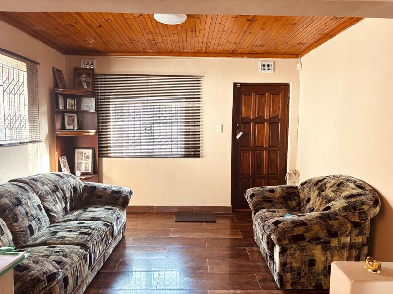 PRICE REDUCED | Warm and Welcoming Starter Home in Havenside - Photo 6