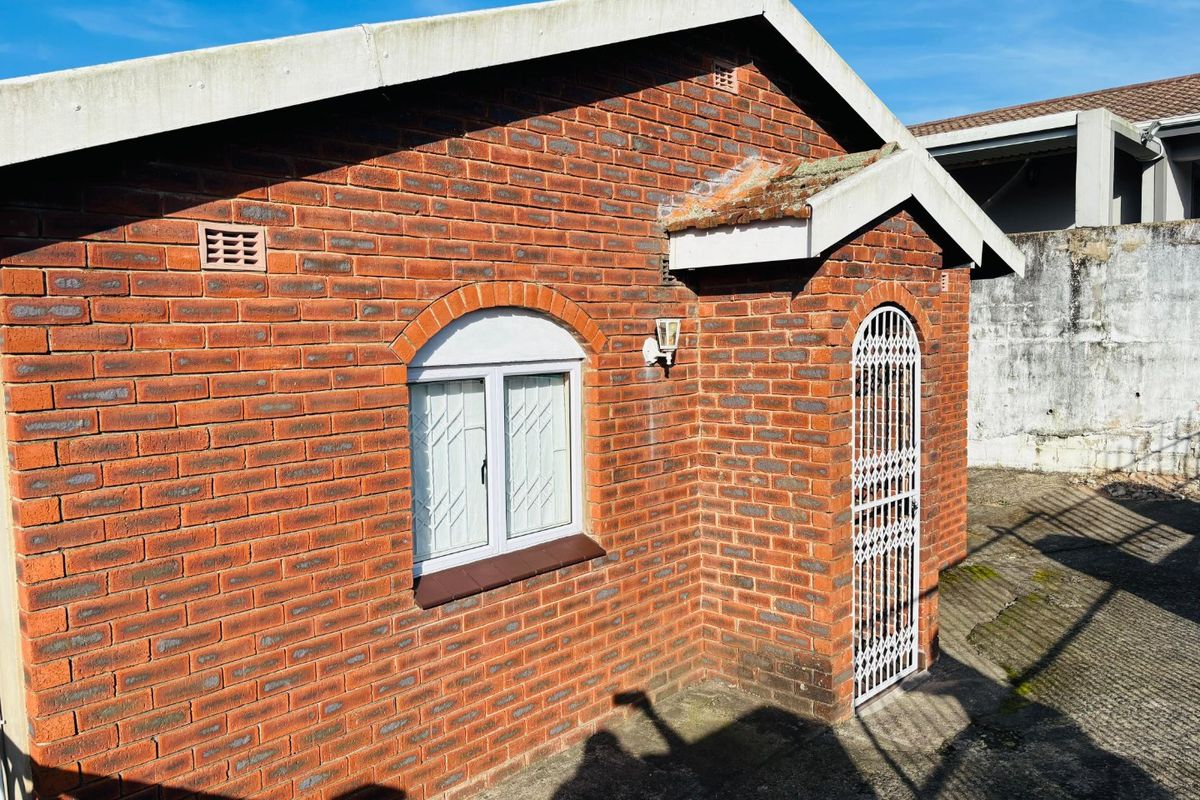 PRICE REDUCED | Warm and Welcoming Starter Home in Havenside - Photo 4