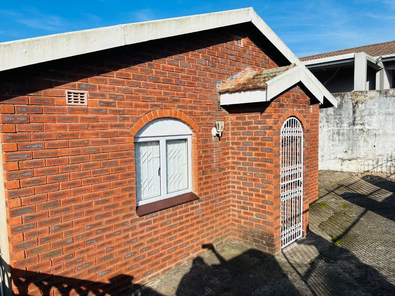 PRICE REDUCED | Warm and Welcoming Starter Home in Havenside - Photo 4