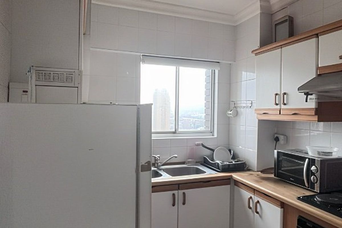 PRICE REDUCED | Spacious Sea-Facing 2-Bedroom Apartment on Durban’s Golden Mile - Photo 4