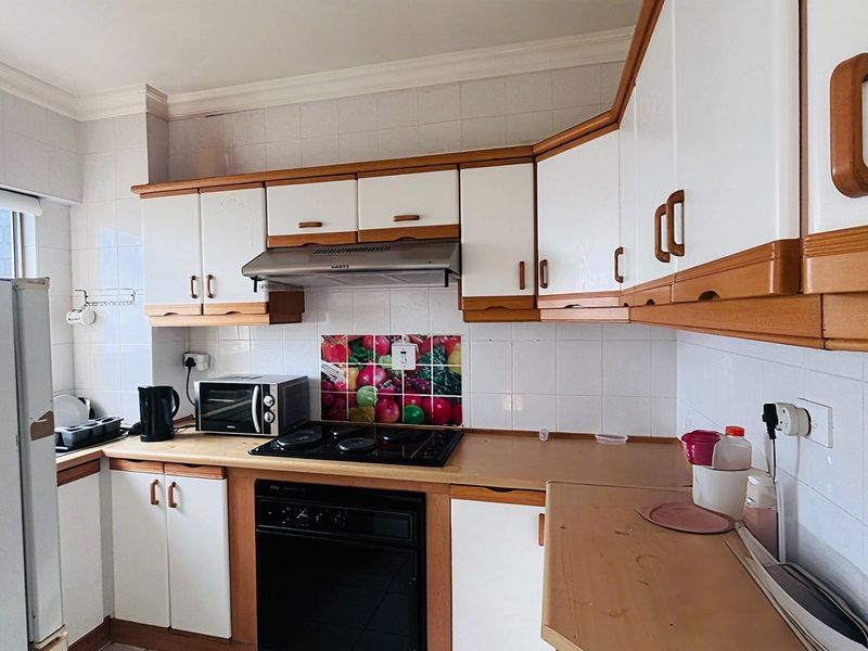 PRICE REDUCED | Spacious Sea-Facing 2-Bedroom Apartment on Durban’s Golden Mile - Photo 3