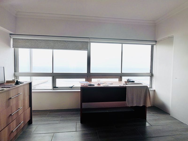 PRICE REDUCED | Spacious Sea-Facing 2-Bedroom Apartment on Durban’s Golden Mile - Photo 9