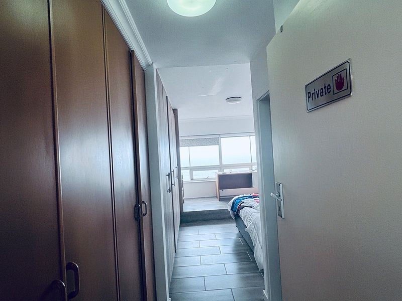 PRICE REDUCED | Spacious Sea-Facing 2-Bedroom Apartment on Durban’s Golden Mile - Photo 8