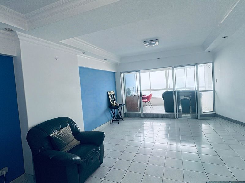 PRICE REDUCED | Spacious Sea-Facing 2-Bedroom Apartment on Durban’s Golden Mile - Photo 6