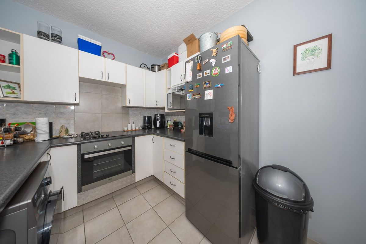 Stunning renovated unit now available for sale.  - Photo 4